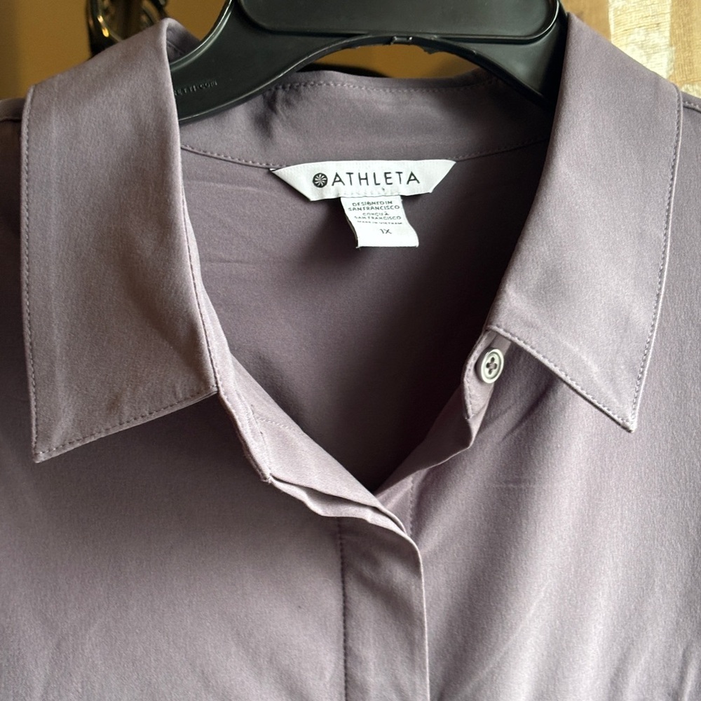 EUC Athleta Urbanite Top 2.0, Button-Down Shirt in Dusk Violet | Women’s Plus 1X - Picture 3 of 16